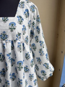 Mini robe d'été en coton à col carré Robe courte Robe midi imprimée à la main - Product Image 3