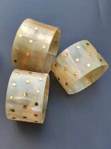 Brazalete Ancho de Cuerno de Búfalo Natural Ecológico con Puntos de Latón, Hecho a Mano, Acabado Pulido, Brazalete Elegante para Mujer - Product Image 3