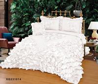 Housse de couette à volants taille Queen, jupe de lit brodée de roses 3D, ensemble de luxe 4 pièces, parure de lit florale argentée en satin écologique et doux