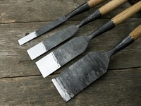 Lot de 4 Ciseaux de Charpente Tranchants en Acier Carbone Trempé Forgé à la Main, Manche en Frêne Avec Étui