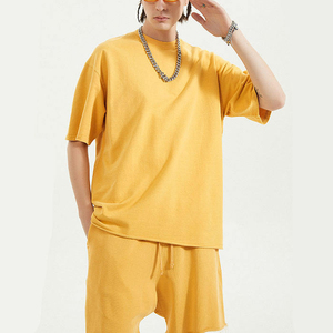 Chándal de verano amarillo unisex 100% algodón de gran tamaño en blanco de talla grande chándal personalizado de dos piezas para hombre conjunto corto - Product Image 1