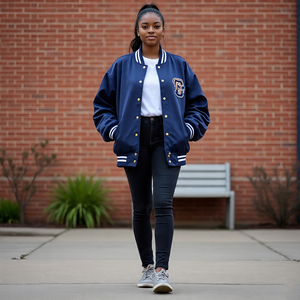 Chaqueta universitaria corta bordada personalizada para mujer Bomber con botones cortos con relleno de algodón Material de tela larga - Product Image 3