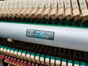 เปียโน KAWAI KU3  เปียโนอะคูสติกแบบตั้งตรงมือสอง คุณภาพระดับการแสดงสำหรับชาวญี่ปุ่น พร้อมระบบกลไกแบบดั้งเดิม 88 คีย์ KU 1 KU2 KU3 - Product Image 3