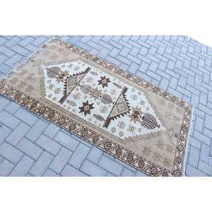 Alfombra Turca Vintage de 3.2x6 pies, Alfombra con Bordes Marrones - Product Image 4