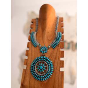 Vintage Navajo Kingman Turquoise and Sterling Silver Petite Cluster Necklace Cultural Collectible Jewelry - Product Image 5