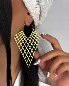 Pendientes de Aro Triangulares Extra Grandes de Latón Estilo Bohemio en Chapado en Oro y Plata, Regalo para Ella - Product Image 2