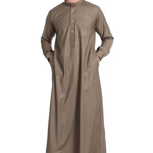 Robe Homme Brodée à la Main en Polyester XXL – Thobe Décontracté à Manches Courtes, Respirant et Ample, Longueur Cheville – Vente en Gros - Product Image 1