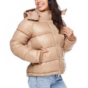 Veste matelassée épaisse pour femmes avec capuche et coque extérieure brillante pour un style d'hiver extérieur chaud et coupe-vent - Product Image 2