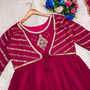 Costume Sharara rose de boutique indienne avec travail de fantaisie ethnique pour la fête exclusive mariage vêtements traditionnels les plus vendus femmes - Product Image 4