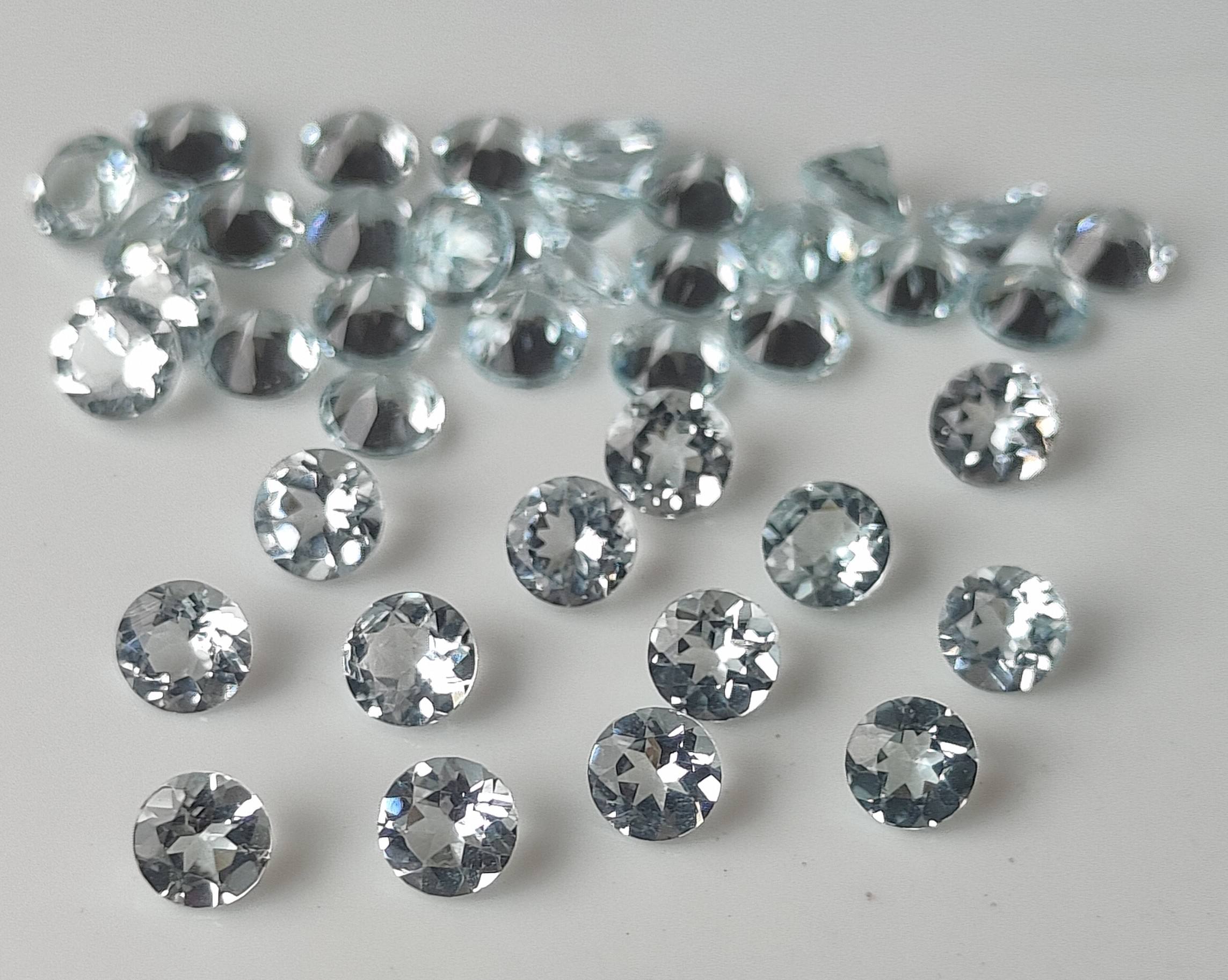 สีเขียวน้ำทะเล