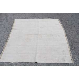 Alfombra Turca Vintage de 5.2x5.1 pies, Alfombra de Lana Blanca Sólida - Product Image 3