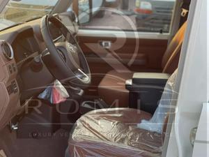 Toyota Land Cruiser Serie 76 LX SUV 2026, Basso Chilometraggio, Guida a Sinistra, Fari LED, Tetto Panoramico - Product Image 5