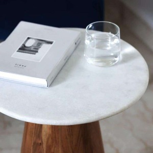 Mesa Auxiliar Portátil Decorativa Moderna con Tapa de Mármol y Patas de Madera para Muebles de Sala de Estar - Product Image 4