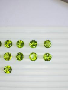 เพอริโดธรรมชาติคุณภาพ AAA 10มม. จากบราซิลได้รับการรับรองด้วยความแวววาวที่ตัดได้อย่างดีเยี่ยมสำหรับการทำเครื่องประดับสีเขียวที่สวยงามไม่เหมือนใคร - Product Image 2