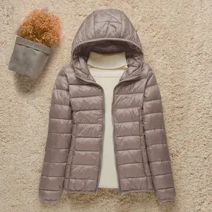 Chaqueta Casual Ultraligera de Plumón de Pato, Forro de Nailon Delgado Resistente al Viento, Relleno de Algodón, Acolchado con Patrón Impreso, Decorada con Plumas y Logotipo - Product Image 1