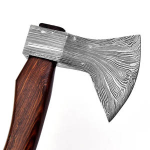 Hache en acier Damas, fabrication artisanale, motif personnalisé, manche en bois massif, pour le camping, le bushcraft, la chasse et les équipements de plein air - Product Image 3