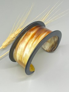 Pulsera de Cuerno de Búfalo Natural para Hombre y Mujer, Brazalete de Cuerno de Búfalo Pulido con Acabado Liso, Hecho a Mano - Product Image 5