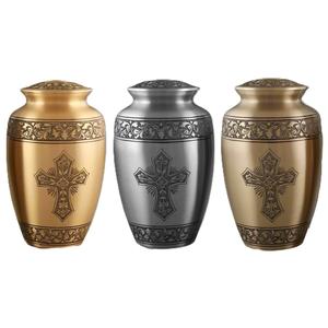 Nouvel arrivage d'urne classique en laiton et métal pour cendres humaines au prix de gros forme de taille personnalisée - Product Image 3