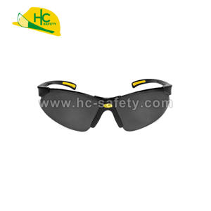 P620 - Gafas de Seguridad Protectoras para Operadores de Máquinas con Protección Lateral y Resistencia a los Arañazos - Product Image 4