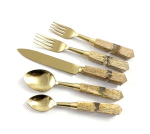Vente en gros d'orfèvrerie robuste couverts avec logo personnalisé ensemble de couverts de luxe en métal manche en résine et acier inoxydable - Product Image 5