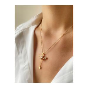 Collana mobile in acciaio inossidabile con pietra di zircone rosa e ali d'angelo