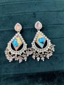 ต่างหูแฟชั่นสำหรับผู้หญิงต่างหูดีไซน์แบบดั้งเดิมที่สวยงามล่าสุดพร้อมเคลือบเงา - Product Image 3