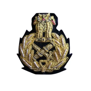 Insignias de parche bordado hechas en Pakistán, insignias uniformes, diseño OEM, insignias bordadas a mano - Product Image 1