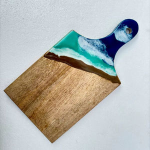 Planche à découper en résine époxy et en bois de qualité supérieure de conception créative planche à fromage de forme et de table personnalisées - Product Image 1