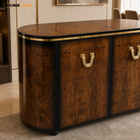 Buffet de luxe en bois de palissandre brillant avec coins arrondis et poignées dorées pour salle à manger d'hôtel, taille personnalisée