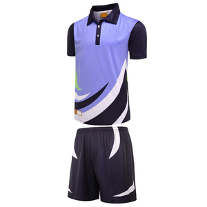Conjunto de ropa de tenis para hombre con logotipo personalizado de alta calidad, uniforme de media manga con estampado Digital y pantalones cortos con cuello vuelto incluidos - Product Image 1
