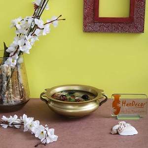 Urli สีทองโบราณในวัสดุพรีเมี่ยมที่มีการออกแบบที่หรูหราเหมาะสำหรับของขวัญต้อนรับและการตกแต่งโต๊ะเทียนยืน - Product Image 5