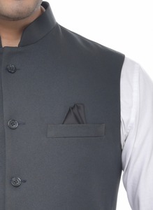 Chaleco Formal Gris Oscuro para Hombre, Alta Demanda, para Oficina, Reuniones de Negocios, Bodas y Fiestas, Disponible para la Venta - Product Image 4