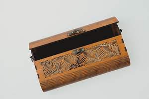 Luxe à la mode blanc bleu Rectangle rayé résine pochette en bois avec chaîne plaquée or fronde sac à main boîte sac à main pour dames - Product Image 3