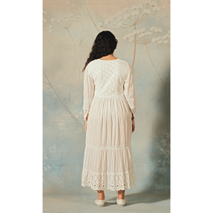 Vestido de Fiesta AMVI Blanco con Encaje, Cuello Halter, Volantes y Lazo Decorativo, Tallas XS-XXL, Largo Maxi, Suministro ODM, Forro de Spandex a Rayas y Liso - Product Image 5