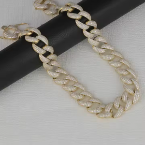 Collar de moissanita de gama alta elaborado con precisión que ofrece un brillo brillante y un atractivo elegante para todos los días u ocasiones especiales - Product Image 4