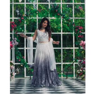 Ensemble Lehenga Choli de luxe pour femmes de qualité exceptionnelle avec broderie à la main, jupe évasée et dupatta disponible à prix d'exportation - Product Image 1