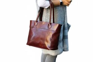 Suministro directo de fábrica Bolso de cuero ecológico Bolsa de regalo personalizada para ella con iniciales disponibles al mejor precio - Product Image 3