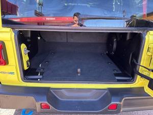 Jeep Wrangler 4xe Sahara 4dr SUV 4WD 2023 Usado y Confiable (2.0L 4 cilindros Turbo) - Product Image 3