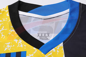 Vente en gros de maillots de football sublimés avec logo personnalisé, kits d'entraînement pour adultes, y compris shorts, chemises et uniformes pour hommes - Product Image 5