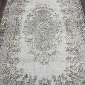 พรมขนาด 6.1x9.1 ฟุต, พรมตุรกีโบราณ, พรมขนสัตว์ลายกราฟิกสีเทาขาว - Product Image 3