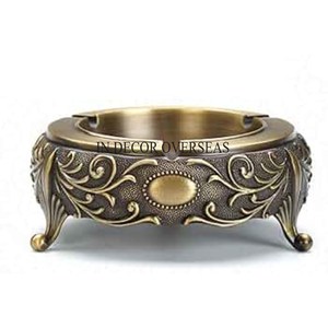 Venta al por mayor Cenicero de mesa de aluminio de diseñador Acabado en color plateado Brillante Pulido Único Atractivo - Product Image 2