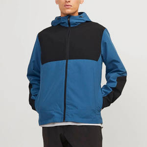 Veste tactique imperméable légère coupe-vent à capuche avec logo personnalisé Veste softshell de randonnée en plein air pour hommes - Product Image 2