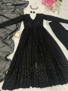 Robe de soirée brodée en georgette noire Anarkali avec Dupatta, robe longue de créateur pour femme, robe ethnique indienne pour mariage - Product Image 3