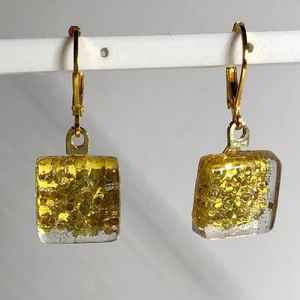 Boucles d'oreilles créoles en résine transparente faites à la main en Inde, design couleur personnalisée, teinte noire, bijoux de tous les jours pour femmes Khadim - Product Image 2