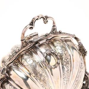 Victorian Silver Plated Folding Scallop Shell Biscuit Box Warmer English Reproduction Sheffield Style Metalware Collectible - Product Image 3