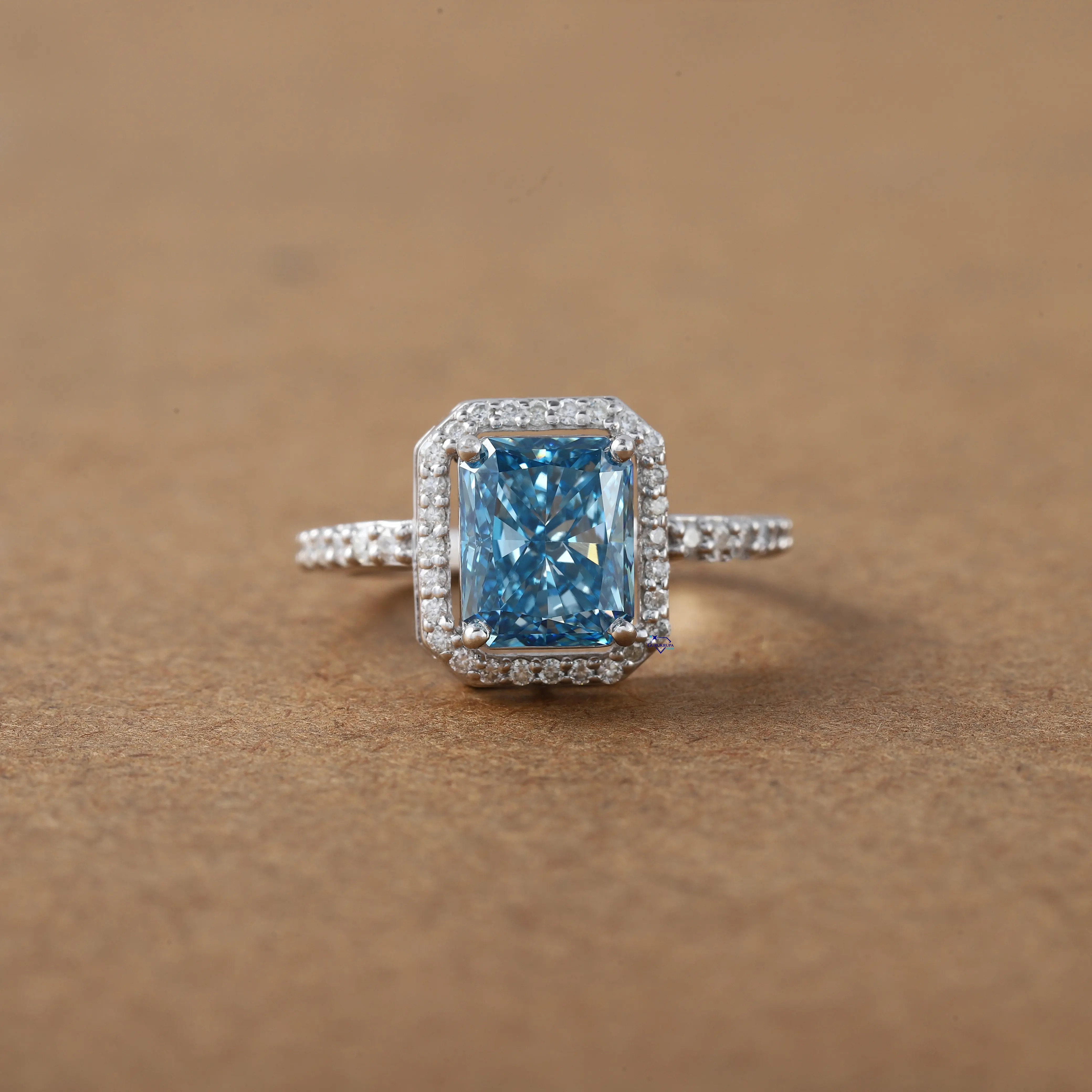 Mode dengan berlian moissanite emas putih 14kt potongan bercahaya biru trendi kami cincin pertunangan pilihan untuk wanita