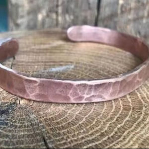 Pulsera de cobre hecha a mano, diseñada para compradores globales que buscan materiales auténticos y estándares de exportación confiables. - Product Image 1