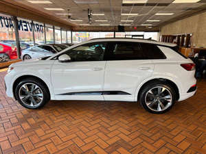 Audi Q4 e-tron 2023 en parfait état - Product Image 3