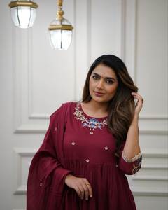 Bulk Supply of <b>Women</b> <b>Kurti</b> Pant Dupatta Sets Party Wear Ethnic Collection from India Leading Exporter - Product Image 3