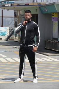 Survêtement en velours unisexe avec logo personnalisé Survêtement en velours avec broderie personnalisée Ensemble sweat à capuche et jogging en velours de haute qualité - Product Image 1